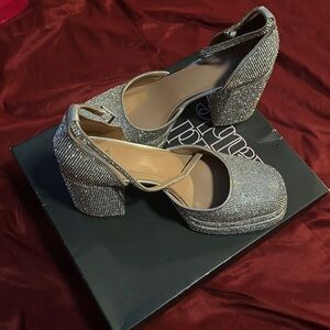 Size 8.5 Only Worn once Bianca Heels.